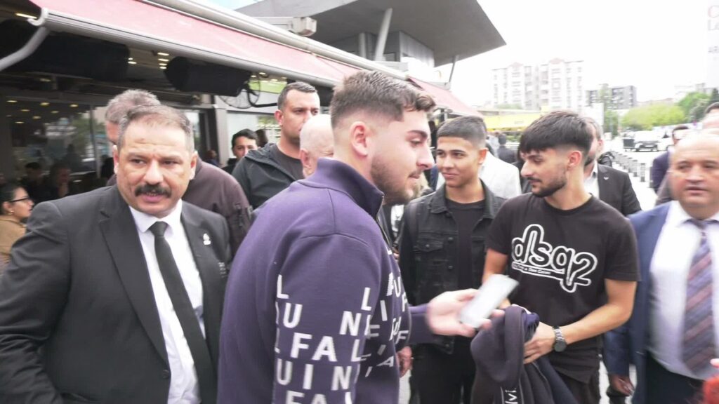Özdağ, Kocaeli’de gençlerin yurt dışına gitmesini adaletsizliğe isyan diye yorumladı